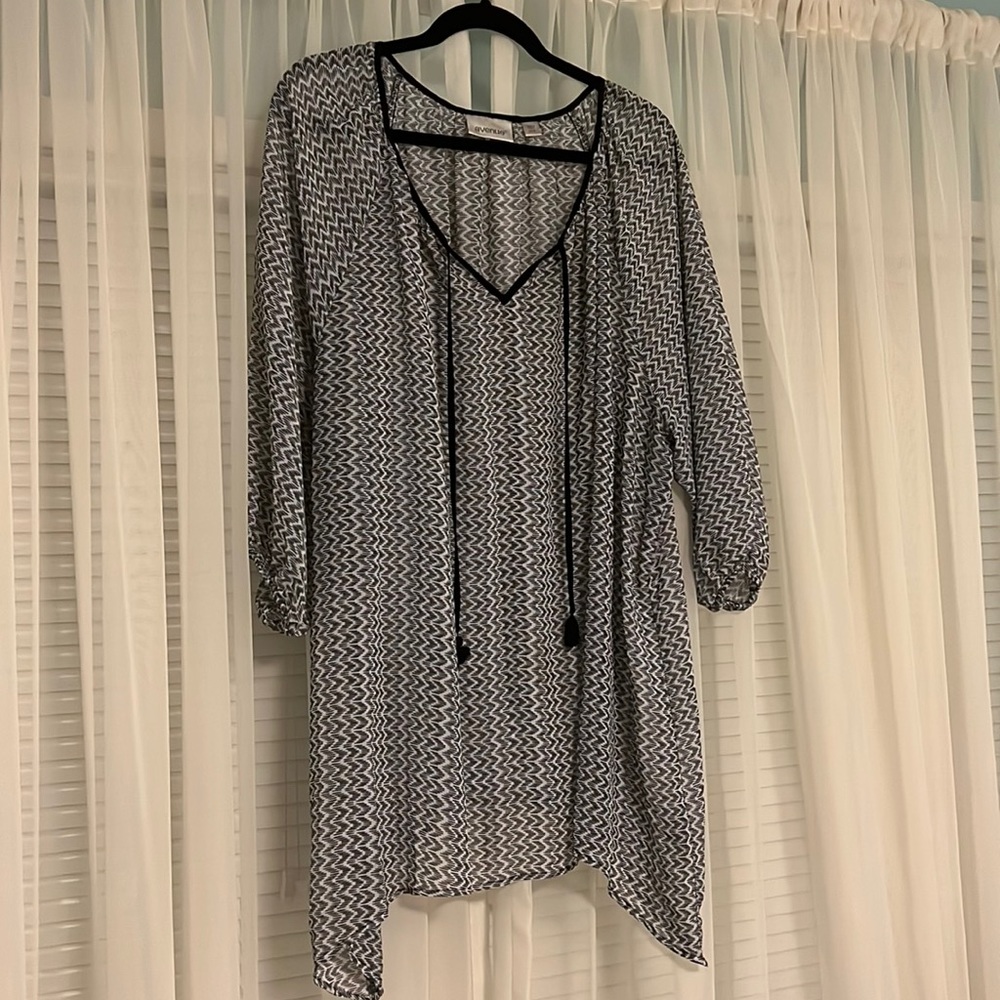 Avenue plus size printed blouse - size 26/28